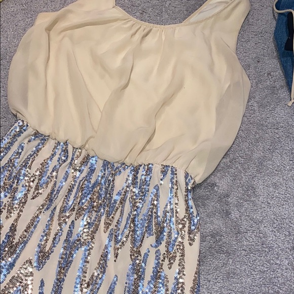 Cream dress - Picture 3 of 3